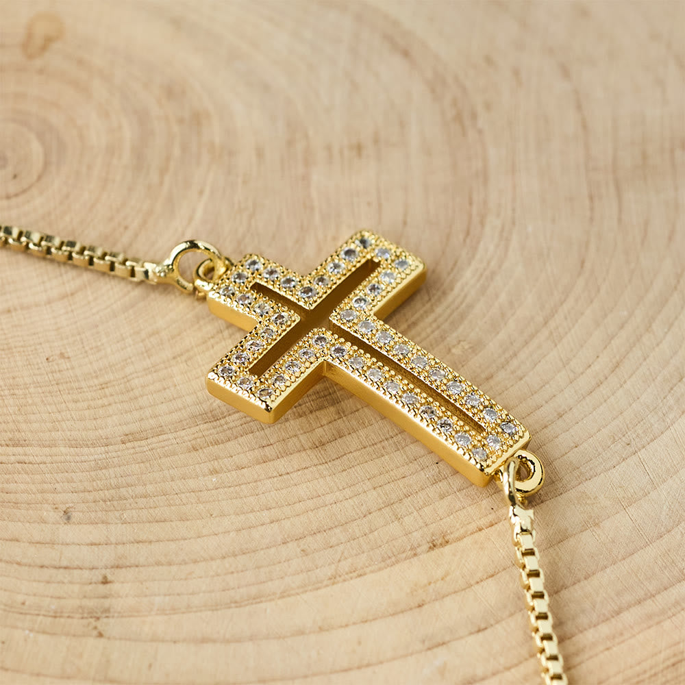 Pulsera de Cruz de Circonia en Dorado/Plata/Negro: Encarna la Gracia de la Cruz