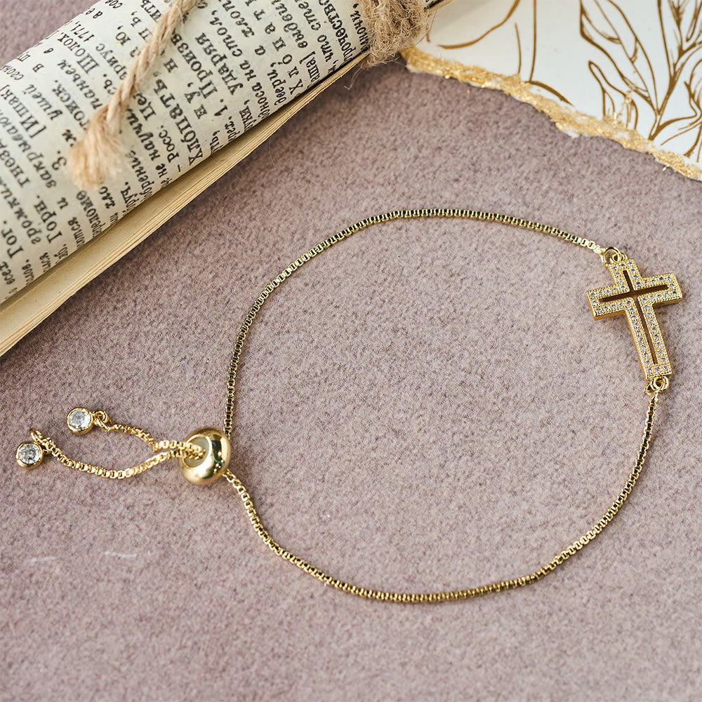Pulsera de Cruz de Circonia en Dorado/Plata/Negro: Encarna la Gracia de la Cruz