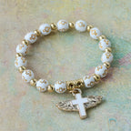 Pulsera con Dije de Cruz Alada: Oración Visual de Devoción y Conexión