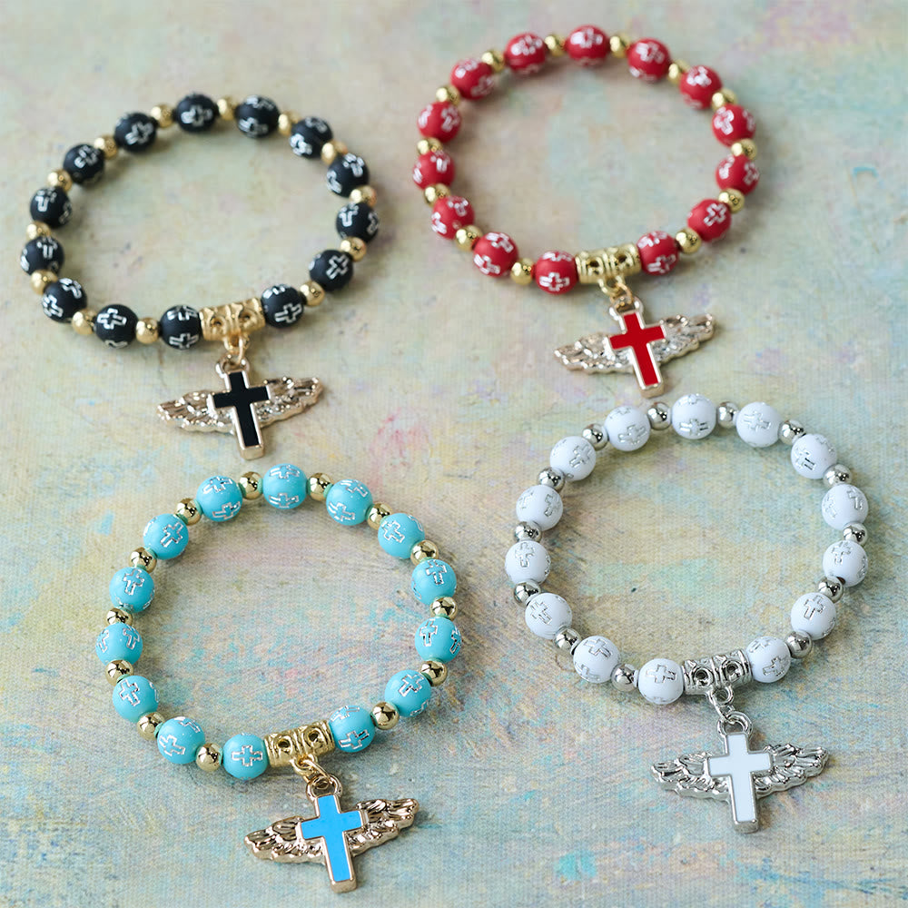 Pulsera con Dije de Cruz Alada: Oración Visual de Devoción y Conexión
