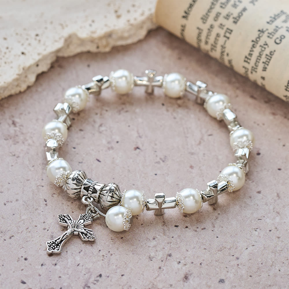 Pulsera de Cuentas con Detalle de Cruz de Plata: Encarna la Gracia de la Reflexión en Oración