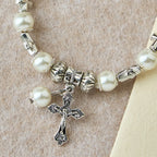 Pulsera de Cuentas con Detalle de Cruz de Plata: Encarna la Gracia de la Reflexión en Oración