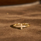 Set de Dos Anillos de Cruz: Metal Pulido y Circonia para la Devoción Diaria