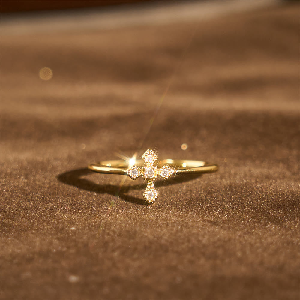 Anillo de Cruz con Circonias: Devoción Eterna en Oro, Plata y Oro Rosa