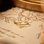 Anillo de Cruz con Circonias: Devoción Eterna en Oro, Plata y Oro Rosa