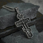 Collar de Titanio con Crucifijo Ortodoxo de Jesús: Joyería de Protección