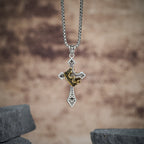 Collar de Cruz Coronada: Joyería Religiosa