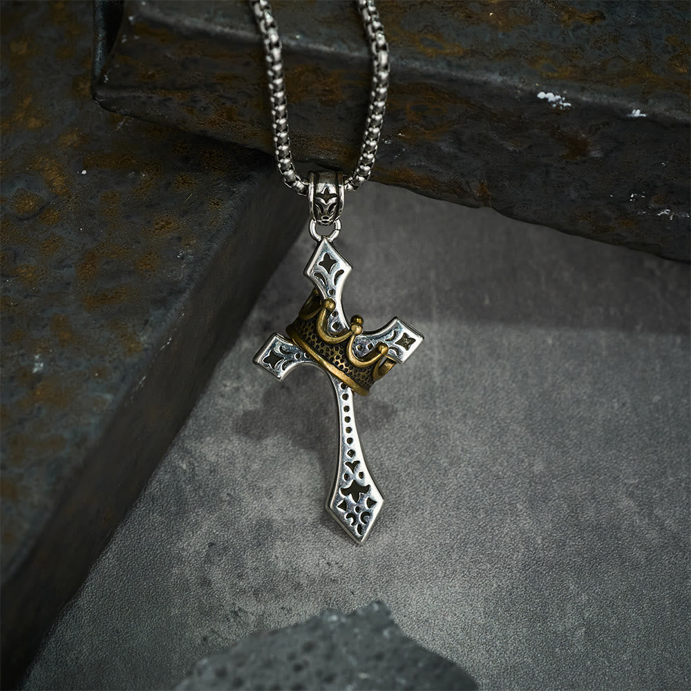 Collar de Cruz Coronada: Joyería Religiosa
