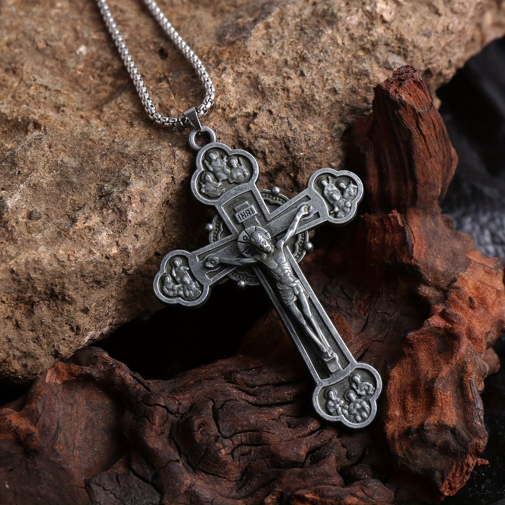 Collar de Cadena de Eslabones con Crucifijo Ornamentado y Silueta de Jesús: Señal de Redención