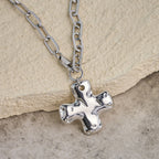 Collar de Cadena de Eslabones Clip con Cruz Minimalista: Símbolo de Fe y Estilo Moderno