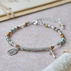 Pulsera Salmo 46:5 de Turquesa Africana Natural: Barra Grabada y Cuentas de Piedra