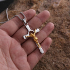 Collar Crucifijo de Metal Pulido: Señal de Gracia y Protección Divinas para Llevar
