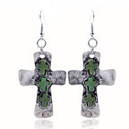 Aretes Texturizados de Tres Cruces con Incrustaciones de Piedra: Fe y Protección VIP