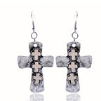 Aretes Texturizados de Tres Cruces con Incrustaciones de Piedra: Fe y Protección VIP