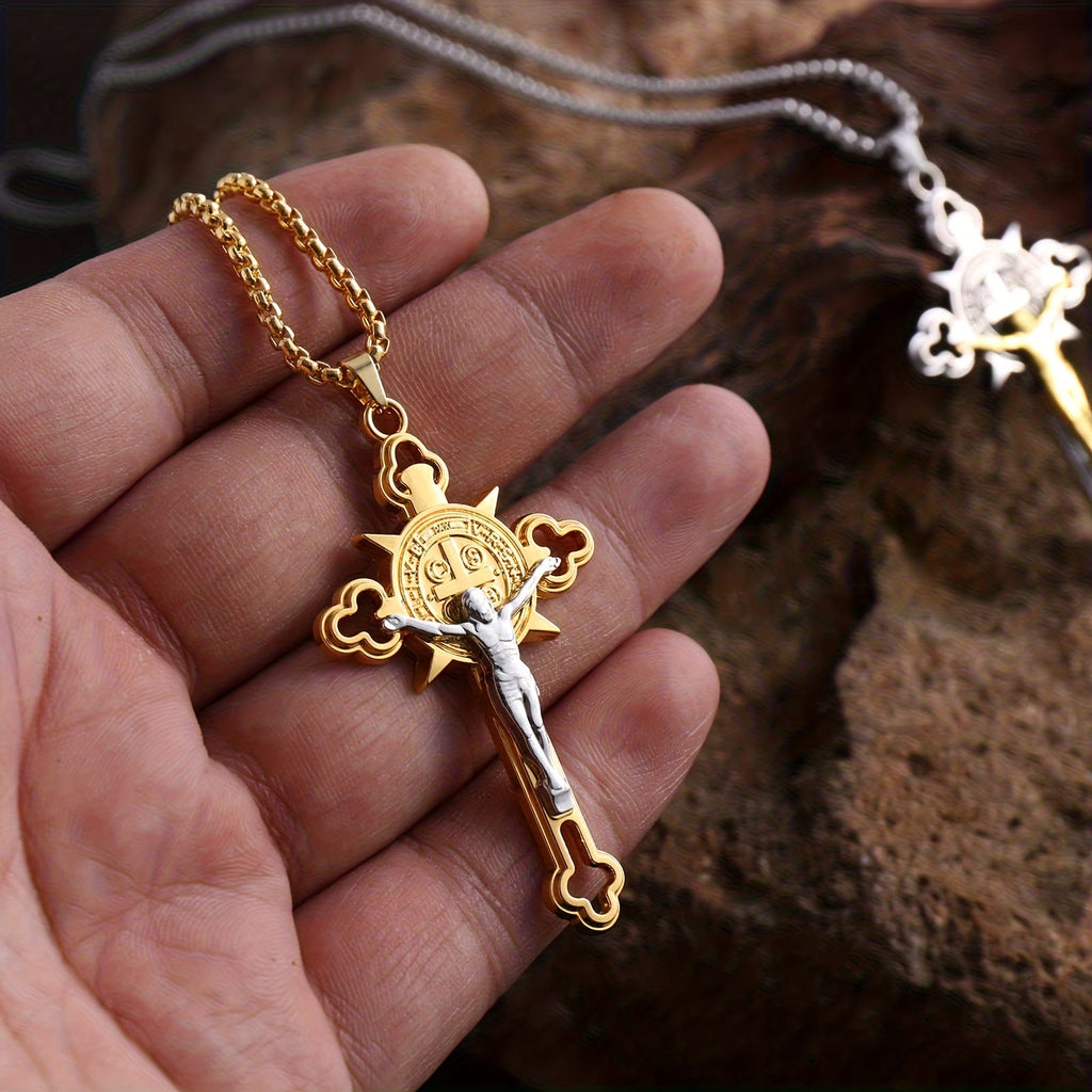 Collar con Dije Crucifijo Calado: Símbolo de Fe y Protección Divina