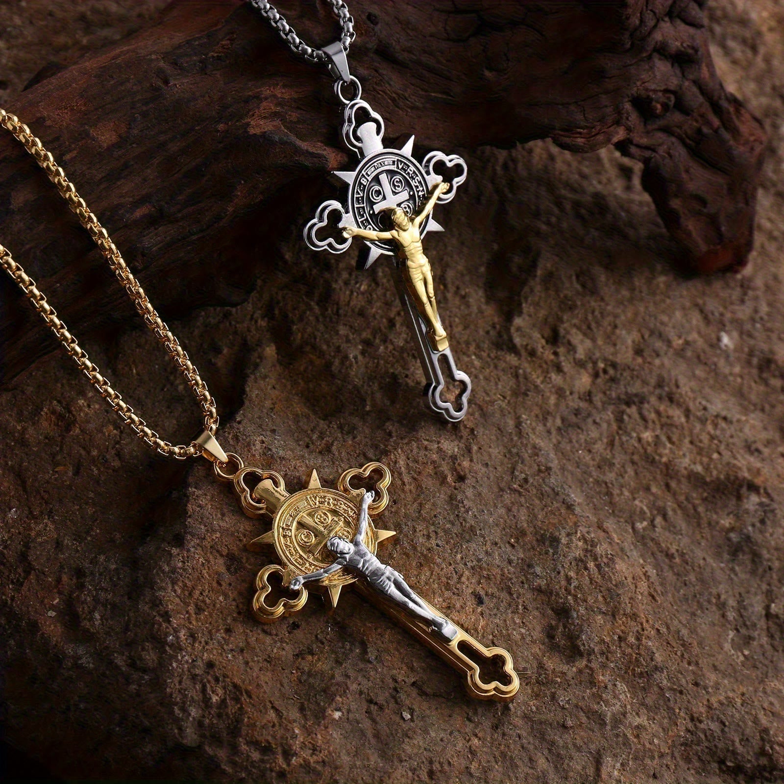 Collar con Dije Crucifijo Calado: Símbolo de Fe y Protección Divina