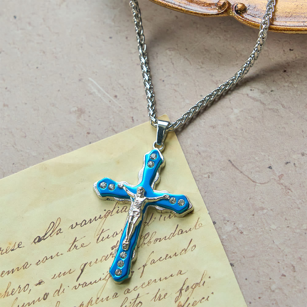 Collar Crucifijo Esculpido Detallado en Azul/Plata: Accesorio Sagrado de Devoción