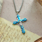 Collar Crucifijo Esculpido Detallado en Azul/Plata: Accesorio Sagrado de Devoción