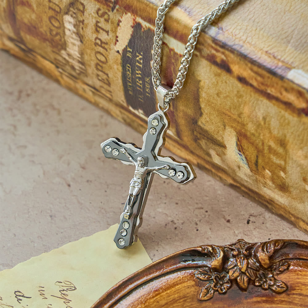 Collar Crucifijo Esculpido Detallado en Azul/Plata: Accesorio Sagrado de Devoción