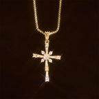 Collar de Cruz con Piedras Incrustadas Brillantes: Señal de Protección Divina