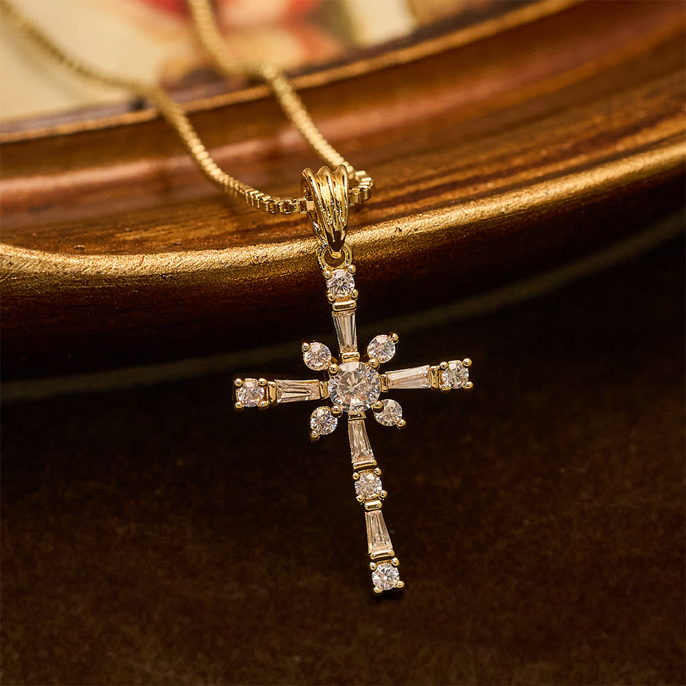 Collar de Cruz con Piedras Incrustadas Brillantes: Señal de Protección Divina
