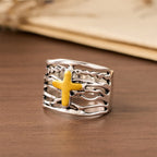 Anillo de Cruz de Cobre en Dos Tonos: Recordatorio Sereno de Paz y Gracia