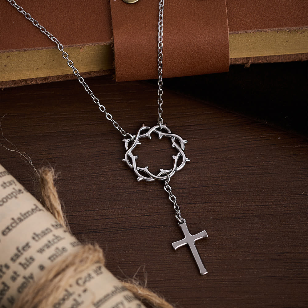 Collar de Cruz con Corona de Espinas: Símbolo de la Pasión y Redención de Cristo