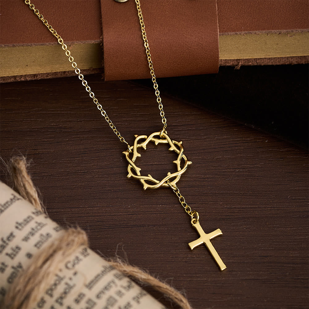 Collar de Cruz con Corona de Espinas: Símbolo de la Pasión y Redención de Cristo