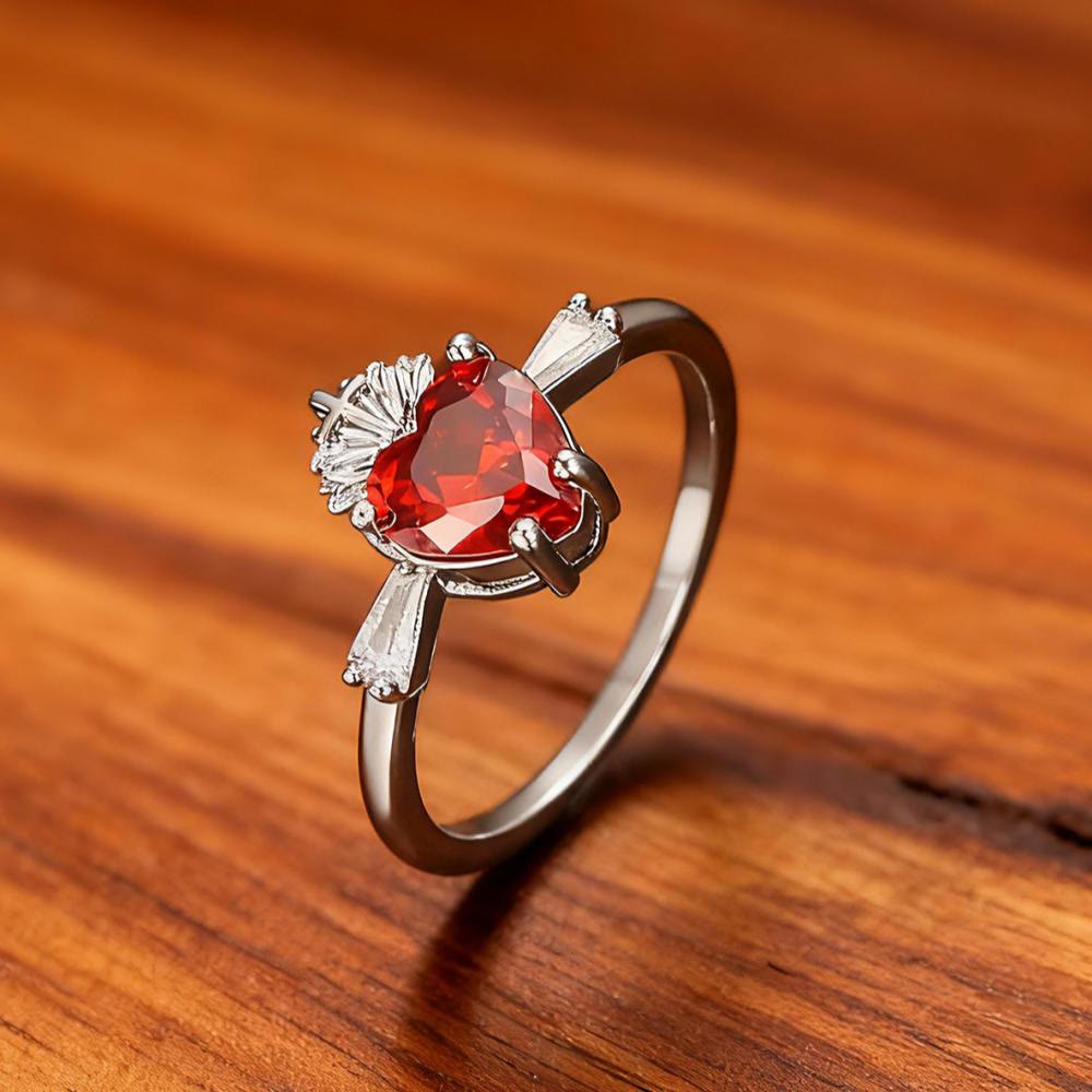Anillo de Cristal del Sagrado Corazón: Símbolo del Amor Incondicional de Cristo