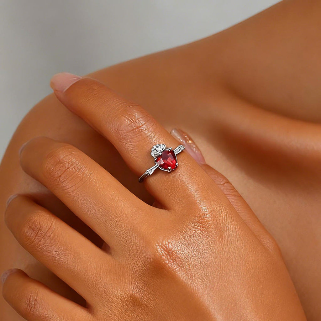 Anillo de Cristal del Sagrado Corazón: Símbolo del Amor Incondicional de Cristo