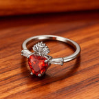 Anillo de Cristal del Sagrado Corazón: Símbolo del Amor Incondicional de Cristo