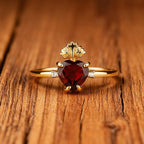 Anillo de Cristal del Sagrado Corazón: Símbolo del Amor Incondicional de Cristo