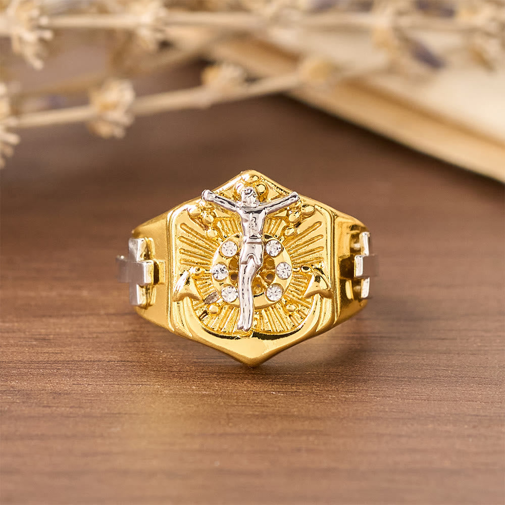 Anillo Llamativo Crucifijo en Dos Tonos: Símbolo de la Redención de Cristo y la Fe