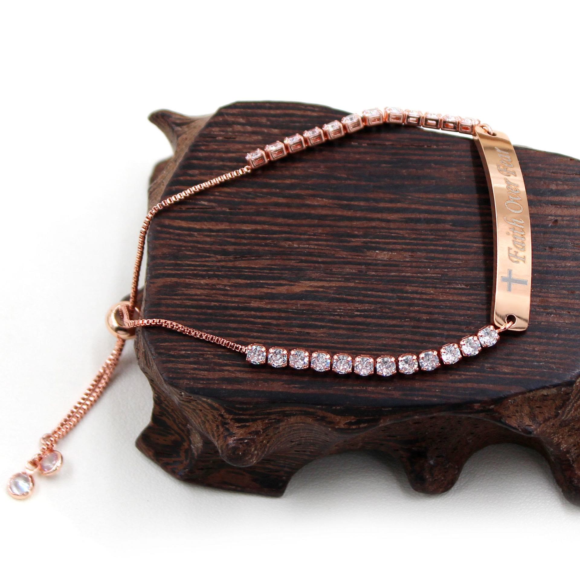 Pulsera de Fe y Valor de Metal en Cuatro Colores con Barra Grabada o Lisa