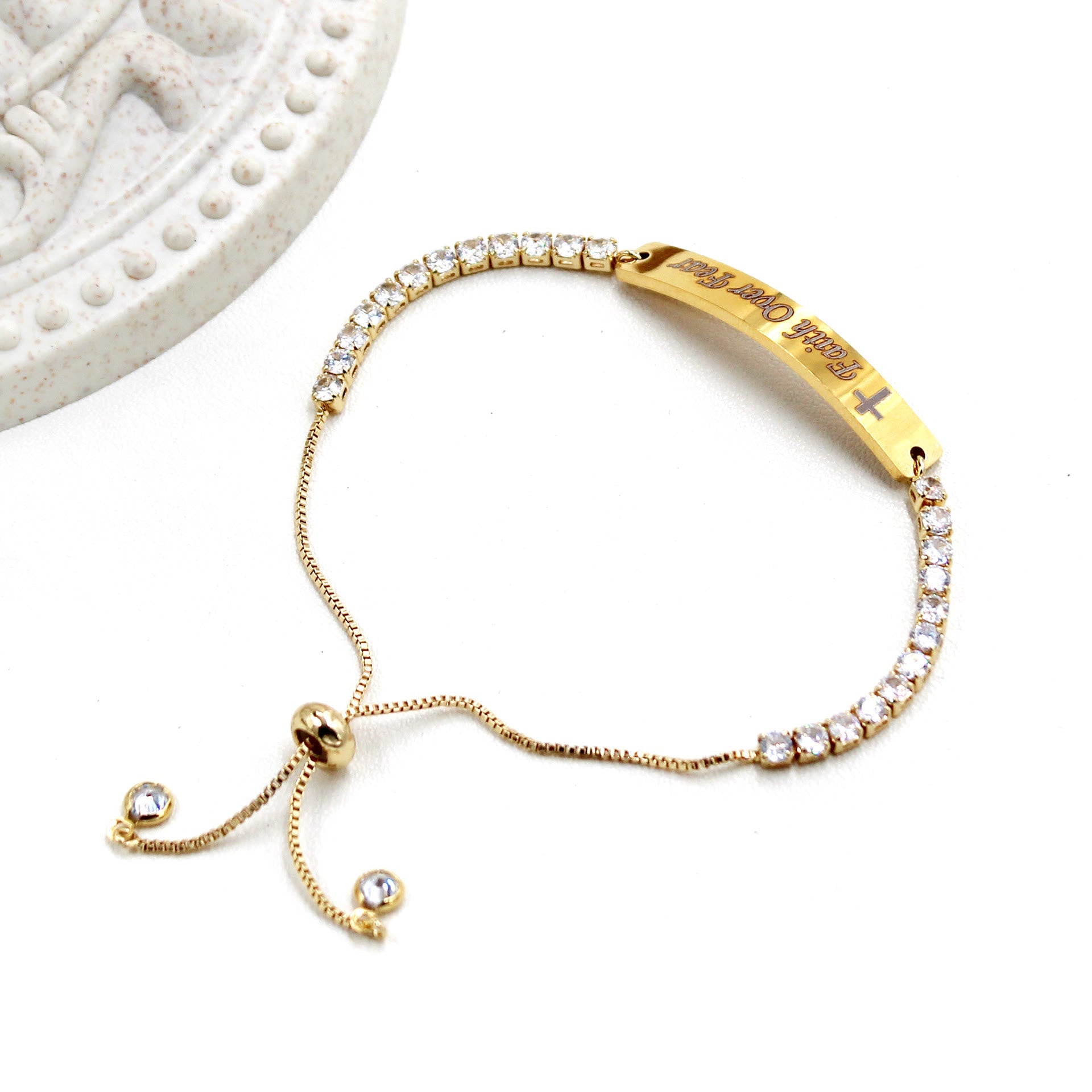 Pulsera de Fe y Valor de Metal en Cuatro Colores con Barra Grabada o Lisa