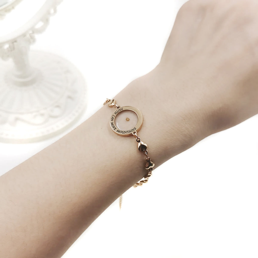 Pulsera Mateo 17:20 y Lucas 1:37 con Semilla de Mostaza: Corazones con Detalle de Circonia