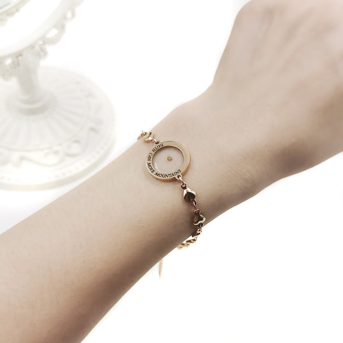 Pulsera Mateo 17:20 y Lucas 1:37 con Semilla de Mostaza: Corazones con Detalle de Circonia