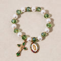 Pulsera de Cuentas con Medallón Mariano: Detalles de la Virgen y Dije de Cruz Esmaltada