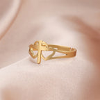 Anillo Calado de Cruz y Corazón: Símbolo del Amor de Cristo y la Devoción Fiel