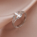 Anillo Calado de Cruz y Corazón: Símbolo del Amor de Cristo y la Devoción Fiel