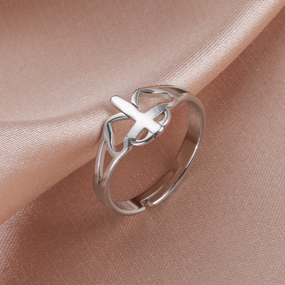 Anillo Calado de Cruz y Corazón: Símbolo del Amor de Cristo y la Devoción Fiel
