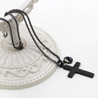 Collar de Cruz Texturizada con Semilla de Mostaza: Dijes Metálicos como Recordatorio Espiritual