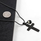 Collar de Cruz Texturizada con Semilla de Mostaza: Dijes Metálicos como Recordatorio Espiritual