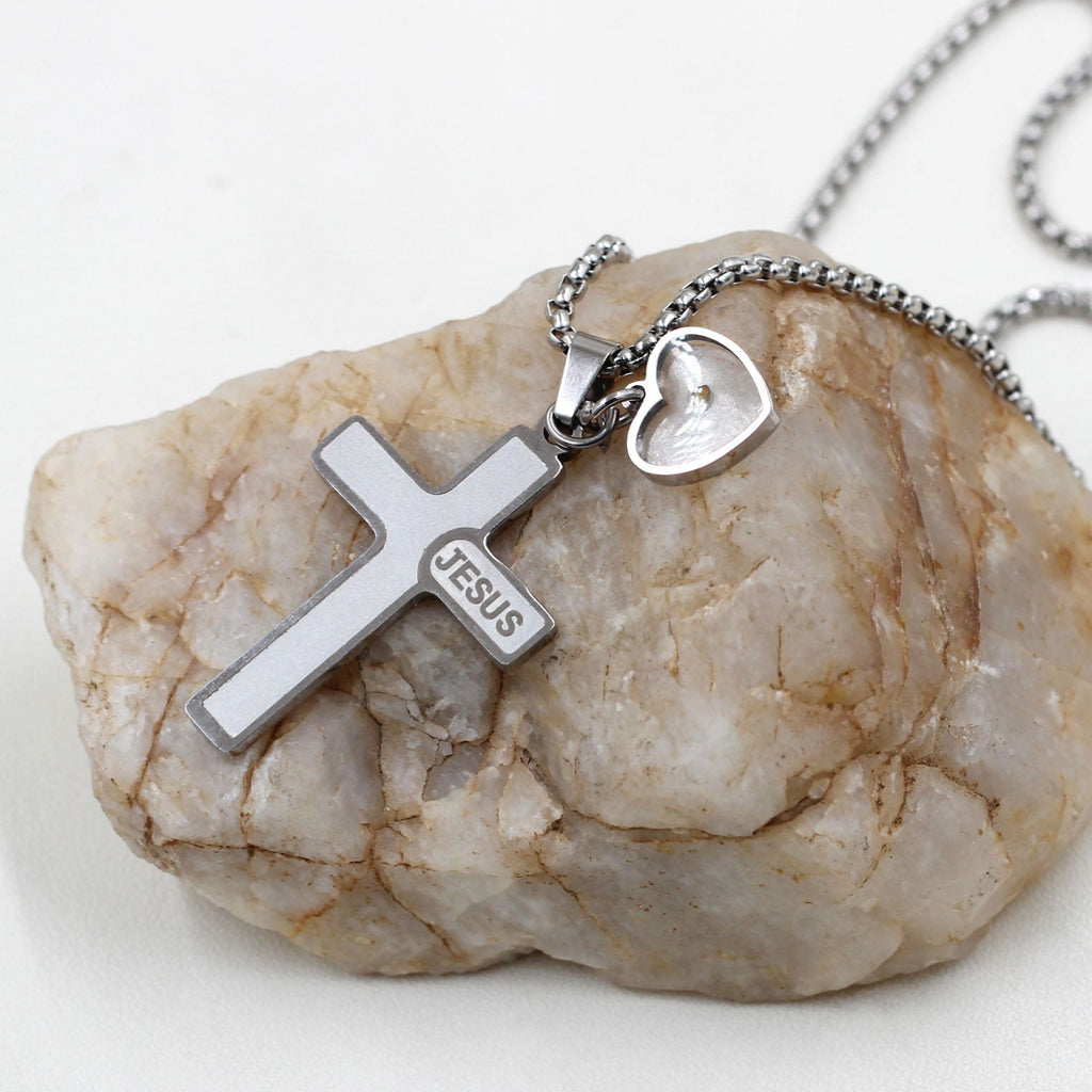 Collar de Cruz Semilla de Mostaza con Grabado de Jesús: Amor de Cristo y Poder de la Fe