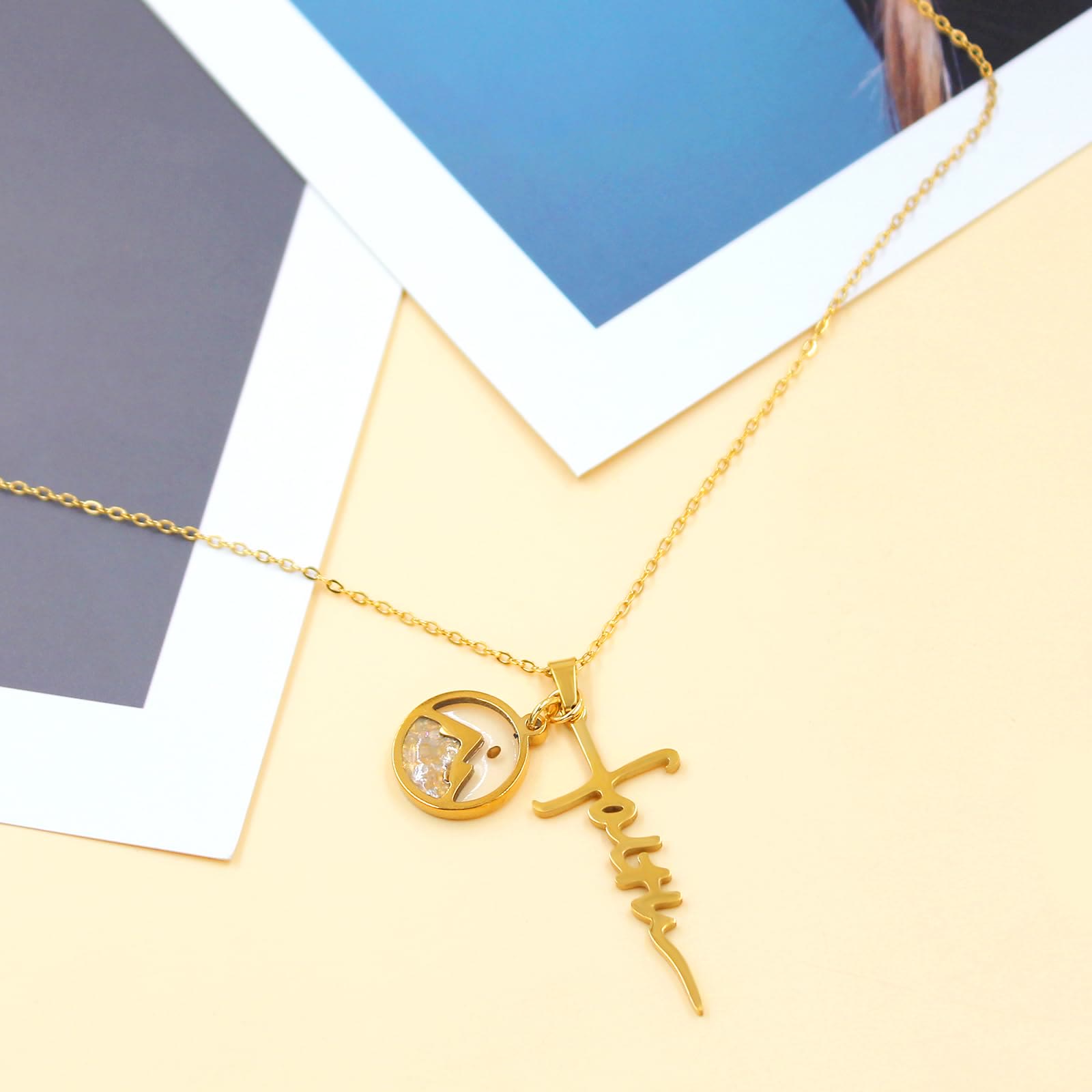 Collar de Cruz con Semilla de Mostaza y Letra de Fe: Símbolo de una Fe que Mueve Montañas