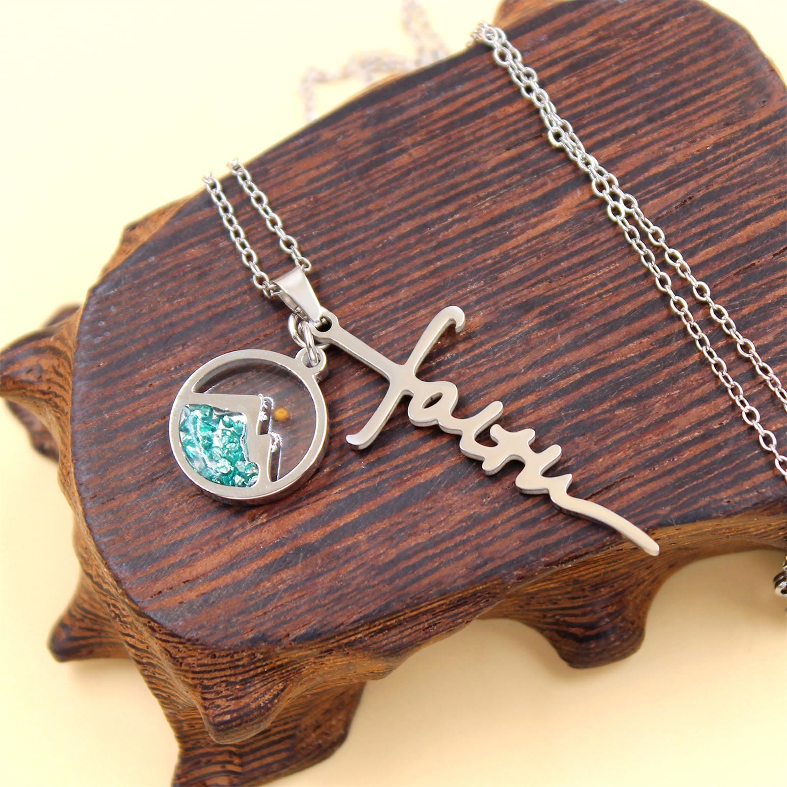 Collar de Cruz con Semilla de Mostaza y Letra de Fe: Símbolo de una Fe que Mueve Montañas