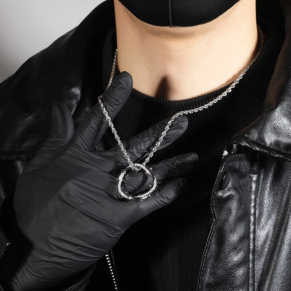 Collar de Circonia Corona de Espinas: Símbolo del Sacrificio Redentor de Cristo