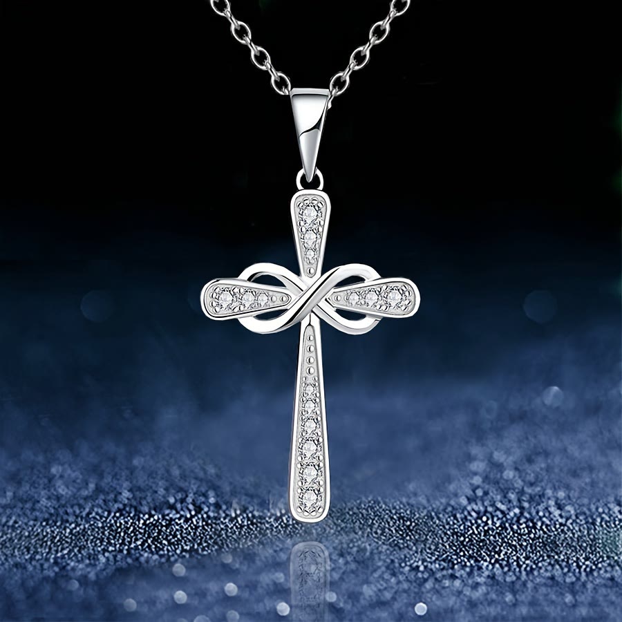 Collar de Circonia con Cruz Infinita: Símbolo del Amor Eterno de Cristo