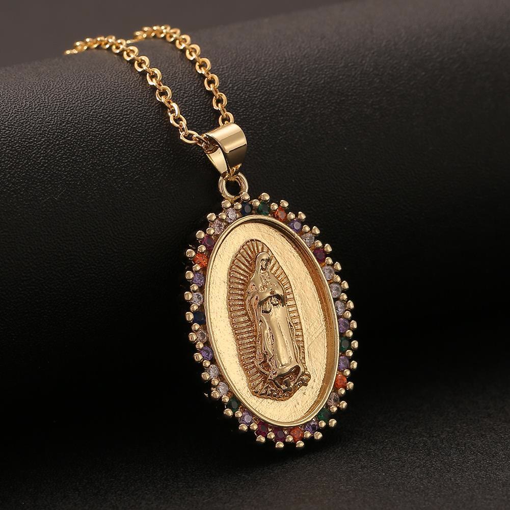 Collar con Dije de Circonia de la Virgen en Tres Estilos: Símbolo de la Intercesión Maternal de María