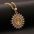Collar con Dije de Circonia de la Virgen en Tres Estilos: Símbolo de la Intercesión Maternal de María